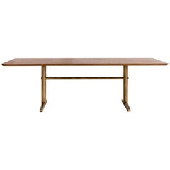 Table de salle à manger Pillar en noyer et laiton brossé de Fort Standard, en stock