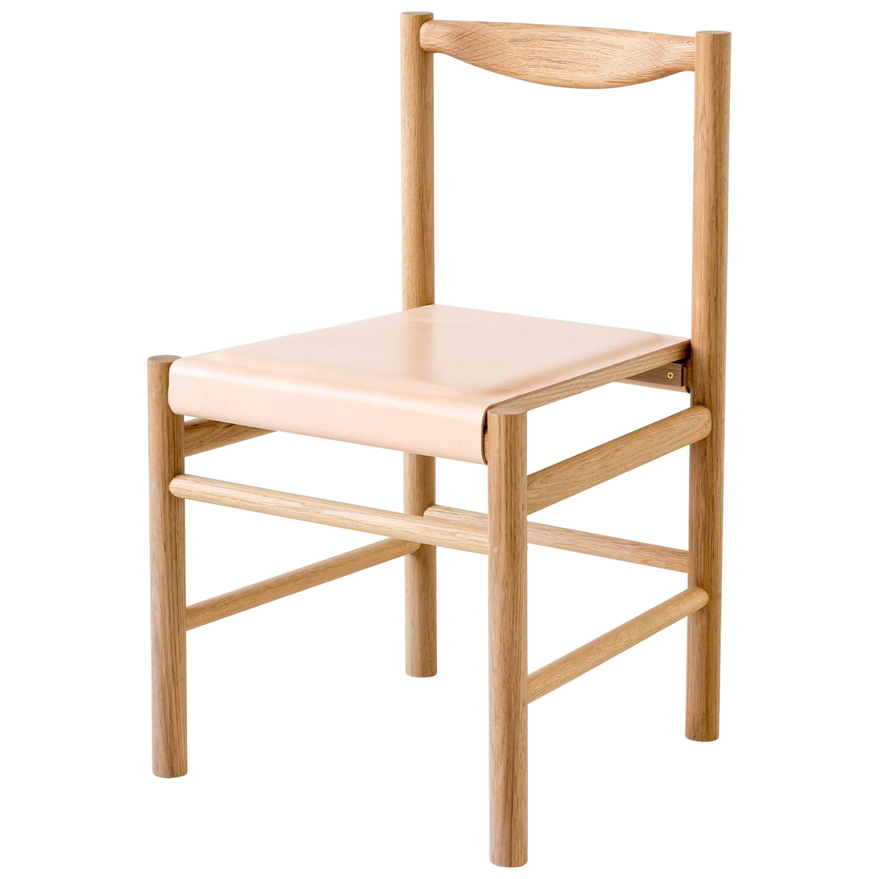 Chaise de salle à manger de gamme en chêne blanc et cuir brun-vert végétal par Fort Standard