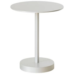 Table d'appoint contemporaine Strata en aluminium anodisé par Fort Standard, en stock