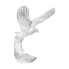 Sculpture d'aigle doré en cristal transparent Lalique