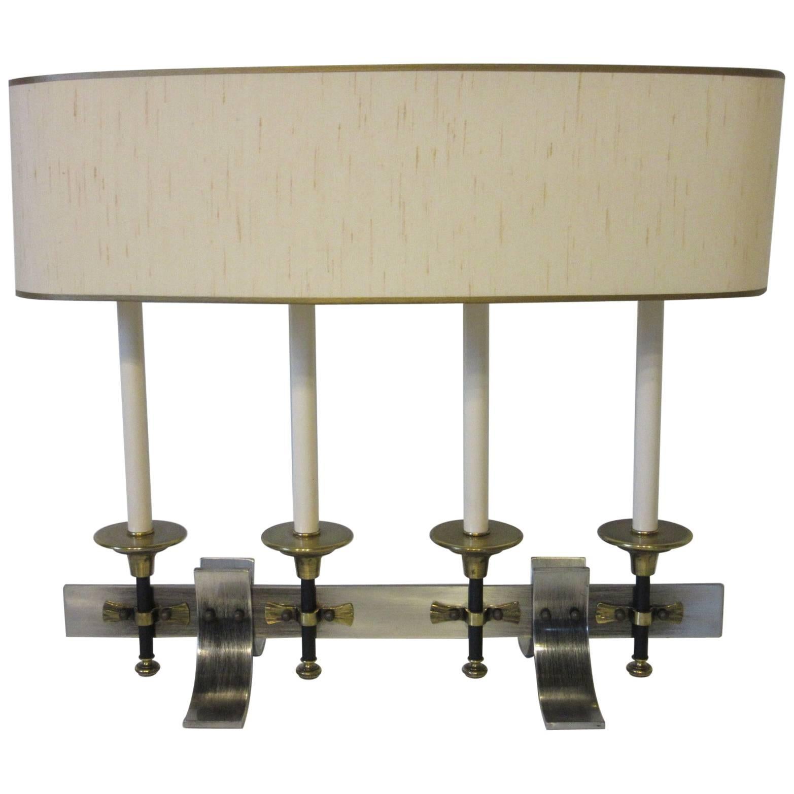 Lampe de table en laiton/métal brossé dans le style de Stiffel et Parzinger en vente