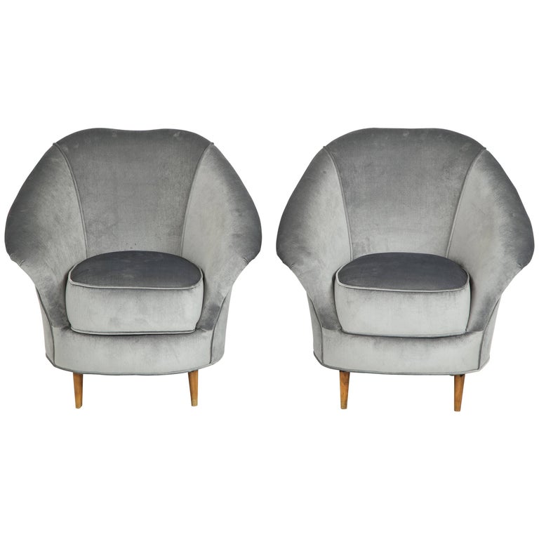 Pair of Italian lounge chairs in the style of Giò Ponti, ca. 1940, offered by disegno Karina Gentinetta, LLC