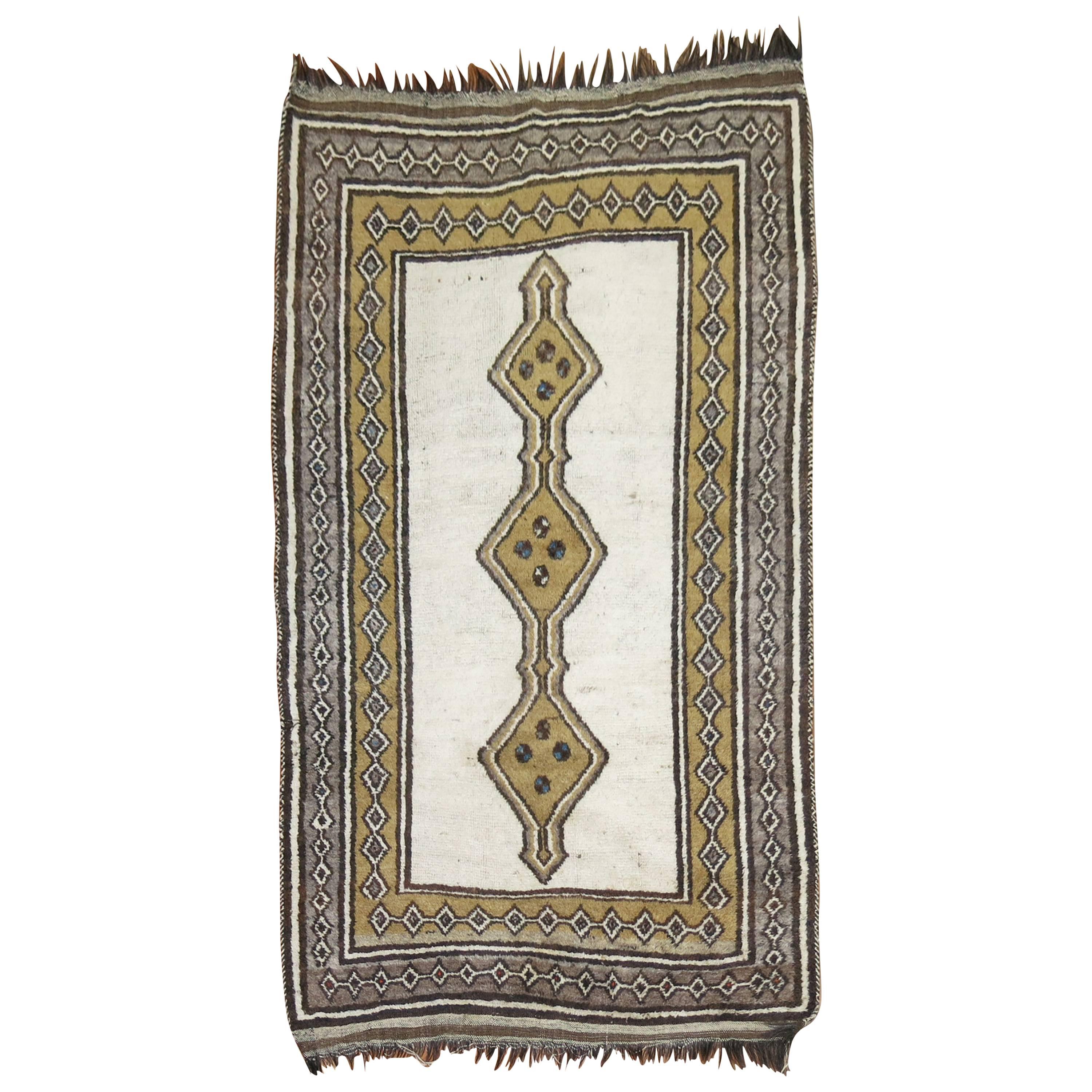 Persischer Gabbeh-Teppich im Vintage-Stil in Elfenbein im Angebot