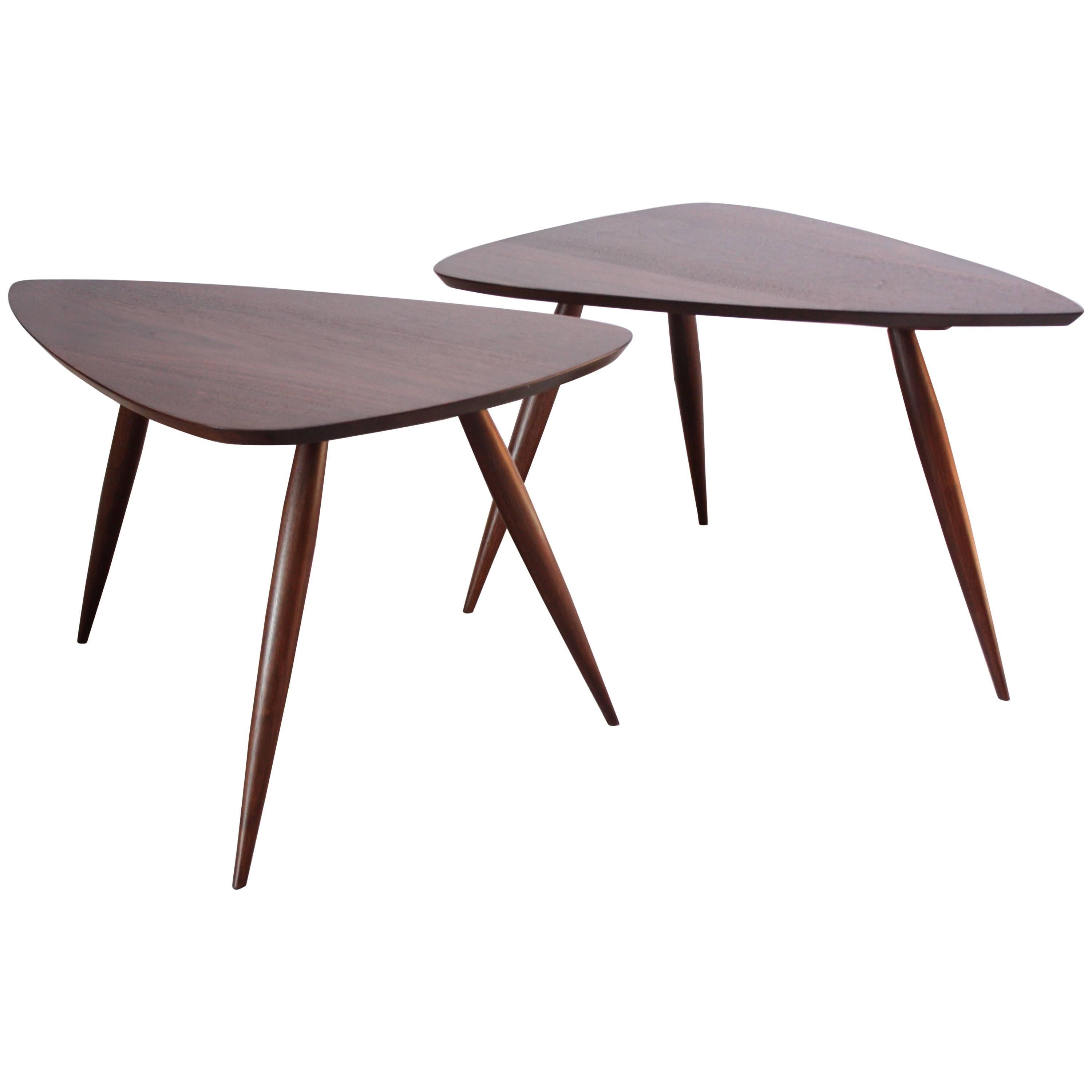 Paire de tables d'appoint sculpturales Phillip Lloyd Powell en noyer noir en vente