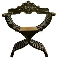 Chaise Savonarola en chêne sculpté à la main:: néo-renaissance italienne:: fin du 19e siècle