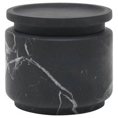 Nouveau petit pot moderne en marbre noir Marquinia, créateur Ivan Colominas
