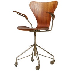 Arne Jacobsen:: chaise de bureau série 7:: modèle 3217