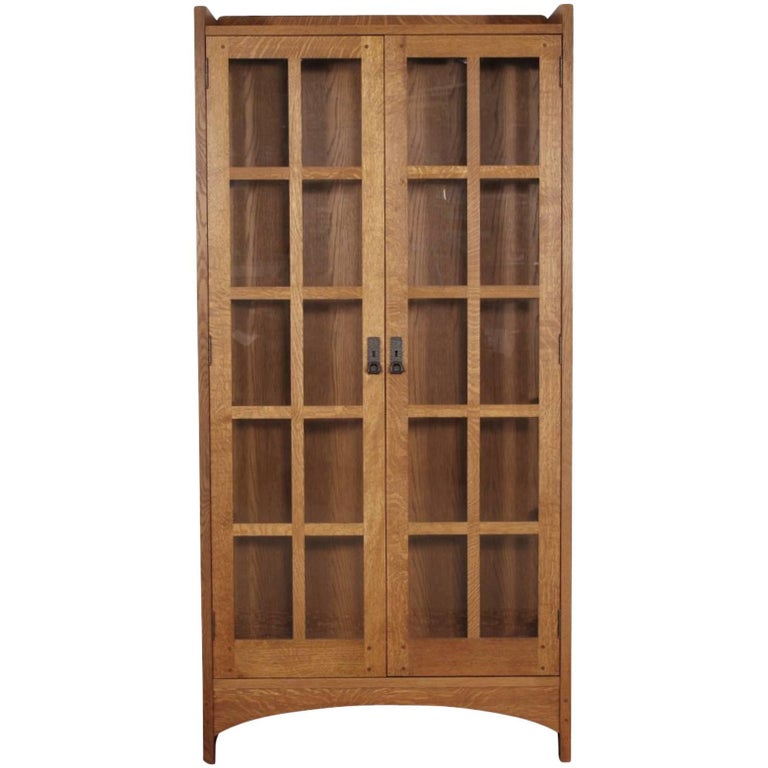 Stickley Oak Art And Crafts Tall Display Cabinet Bei 1stdibs