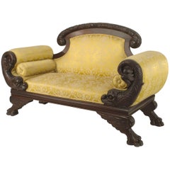 Amerikanischer amerikanischer viktorianischer gepolsterter Loveseat in Gold