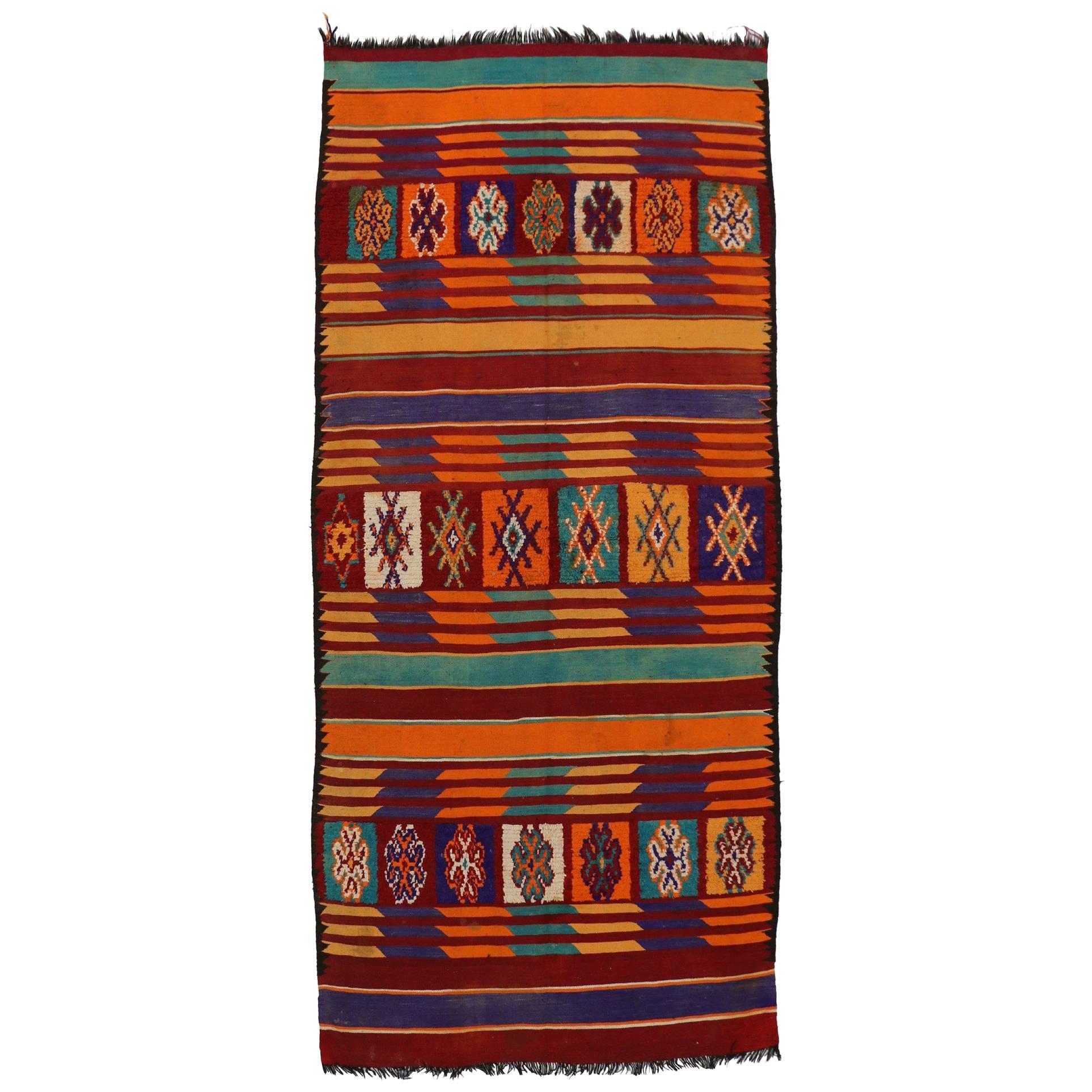 Tapis Kilim berbère marocain vintage avec style cabine moderne, tapis Kilim à tissage plat