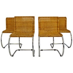 Modernité du milieu du siècle Mies van der Rohe Set of Four Cantilever Wicker Chrome Chairs