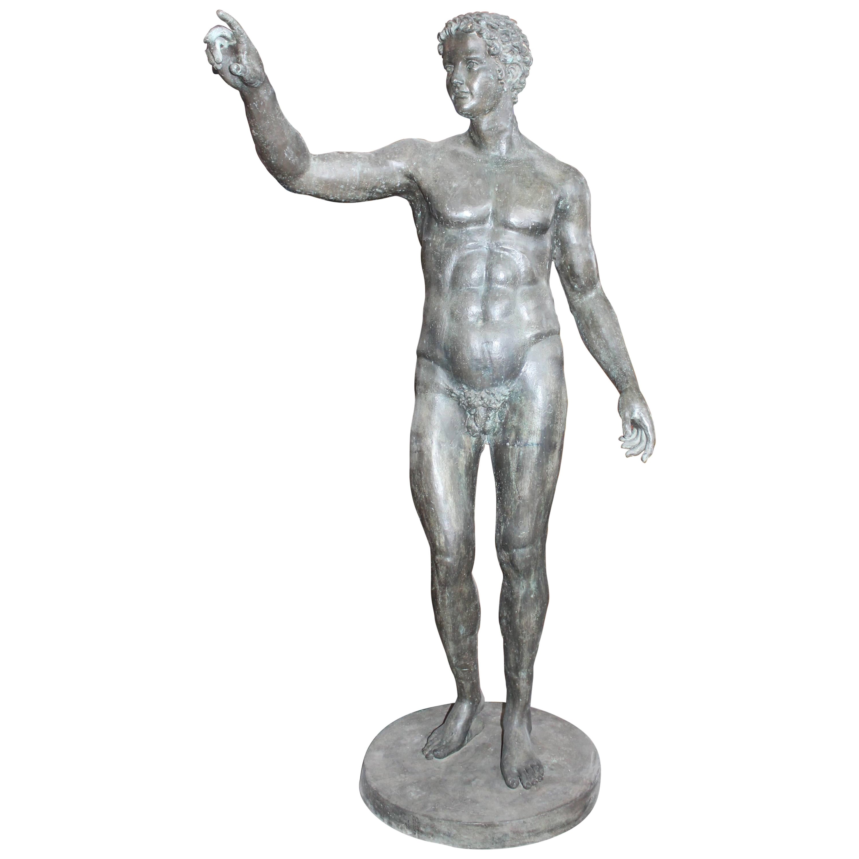 Sculpture en bronze grandeur nature d'un athlète grec