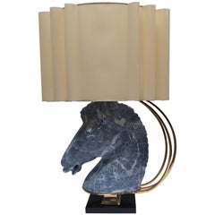 Grande lampe de bureau sculpturale Art Déco avec buste de cheval en céramique et détails en laiton