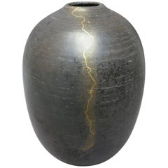 Vase en céramique et Kintsugi de Karen Swami