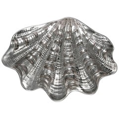 Sterling Messulan Riesenfußschale mit Muschelschale