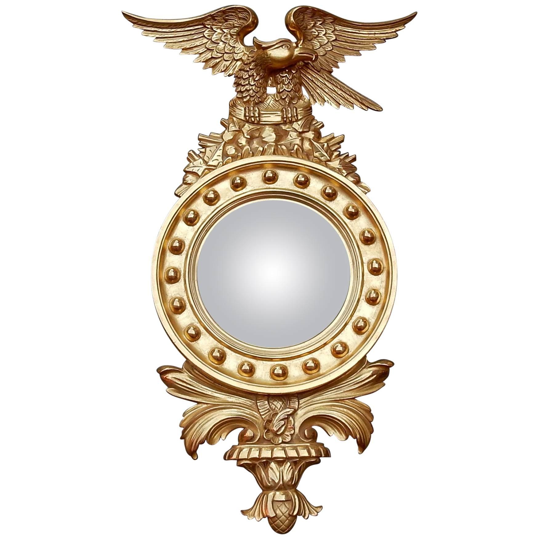 Miroir convexe avec aigle en bois doré avec feuilles d'or, 1950-1970 en vente