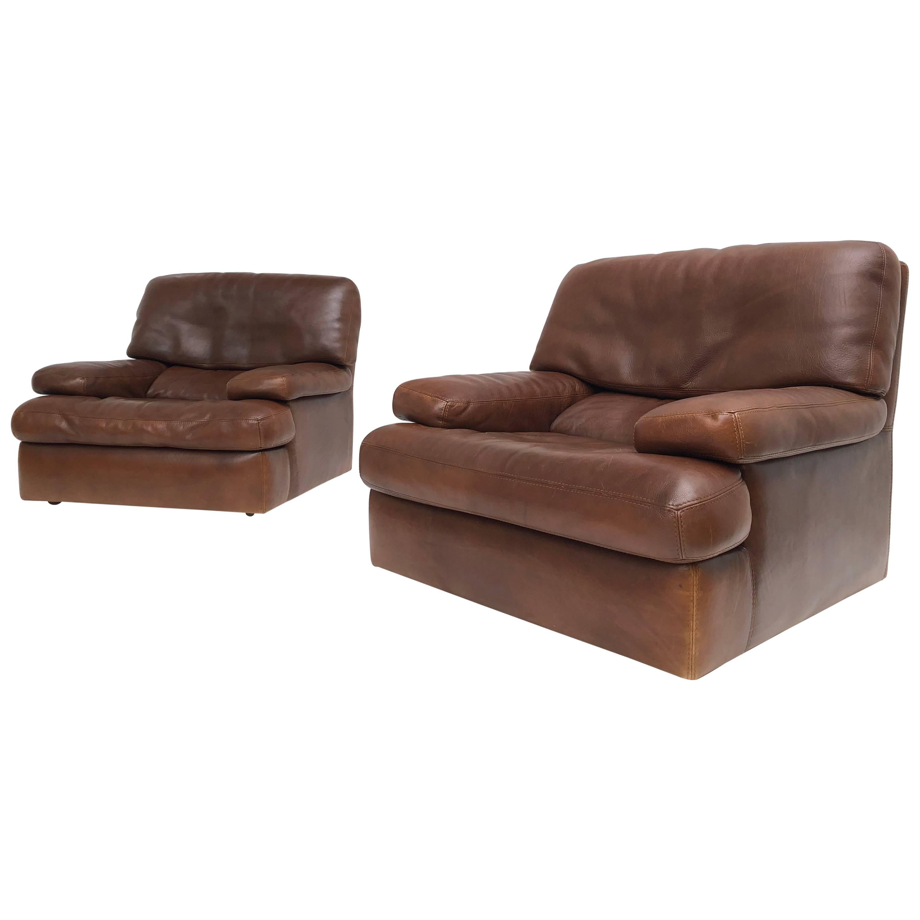 A pair of very comfortable chocolate brown vintage leather Roche Bobois lounge chairs

This is the kind of lounge chair you want to plunge into after a hard day of work

Superb quality thick leather with a beautiful vintage patina 

French