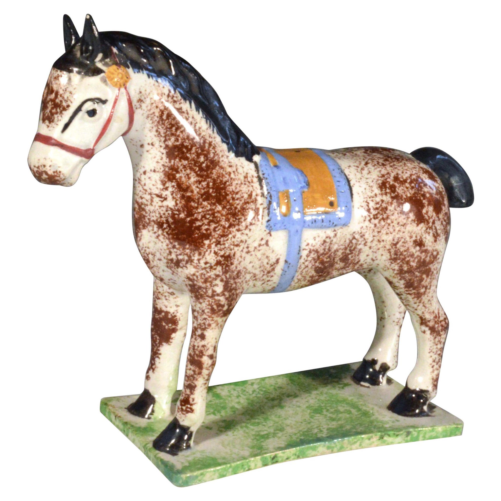 Modèle de cheval en poterie Prattware de Newcastle, attribué à la poterie St. Anthony en vente
