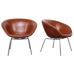 Arne Jacobsen Pot Chairs in Original Leather