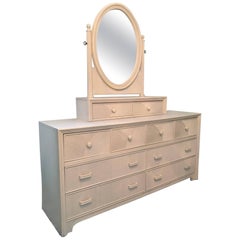Commode à dix tiroirs Stanley Pencil Reed en rotin à gradins avec miroir