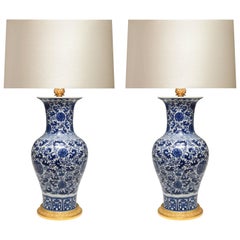 Pareja de lámparas de porcelana azul y blanca