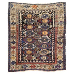 Tapis caucasien ancien de type Kazak avec style tribal rustique, tapis carré