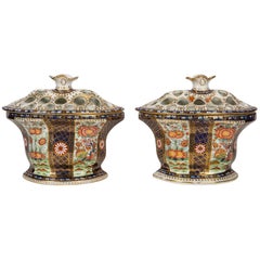 Pair of Worcester Porcelain Bough Pots in the "Rich Queen's" Pattern