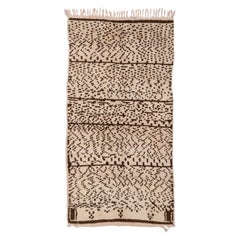 Sammlerstück Antiker authentischer natürlicher weißer marokkanischer Vintage-Teppich in Weiß