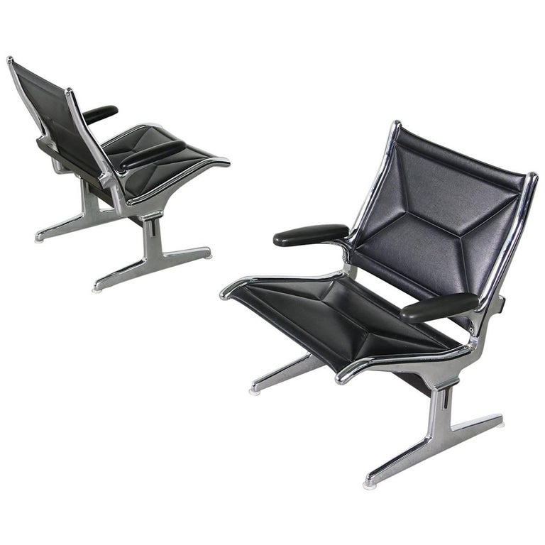 Pair Of 1960s Charles Eames Airport Chairs For Herman Miller Black Pair Of 1960s Charles Eames Airport Chairs For Herman Miller Black And Chrome