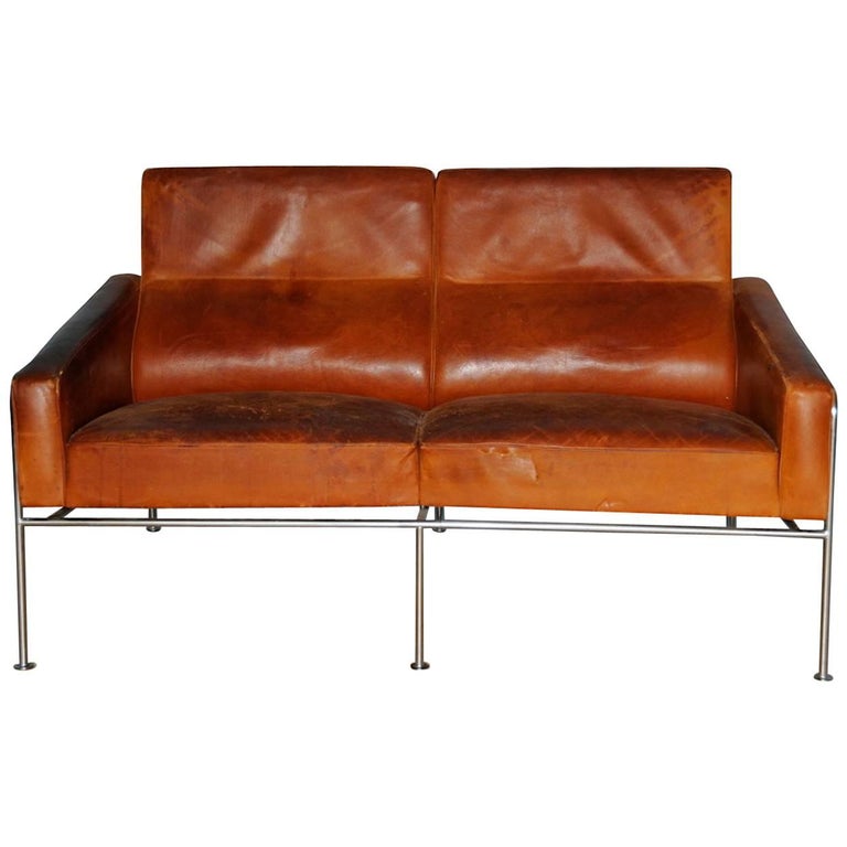Arne Jacobsen Sofa 3302 With Original Leather 1956 Denmark For Arne Jacobsen Sofa 3302 With Original Leather 1956 Denmark For