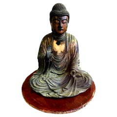 Sculpture en bois sculpté et laqué d'un bouddha japonais assis d'Edo Amida Nyorai