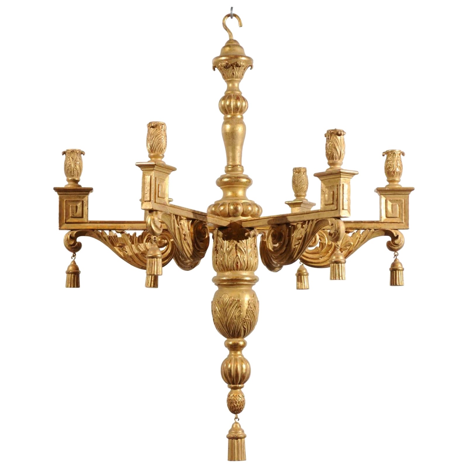 Grand lustre néoclassique en bois doré avec pampilles et 6 lampes en vente
