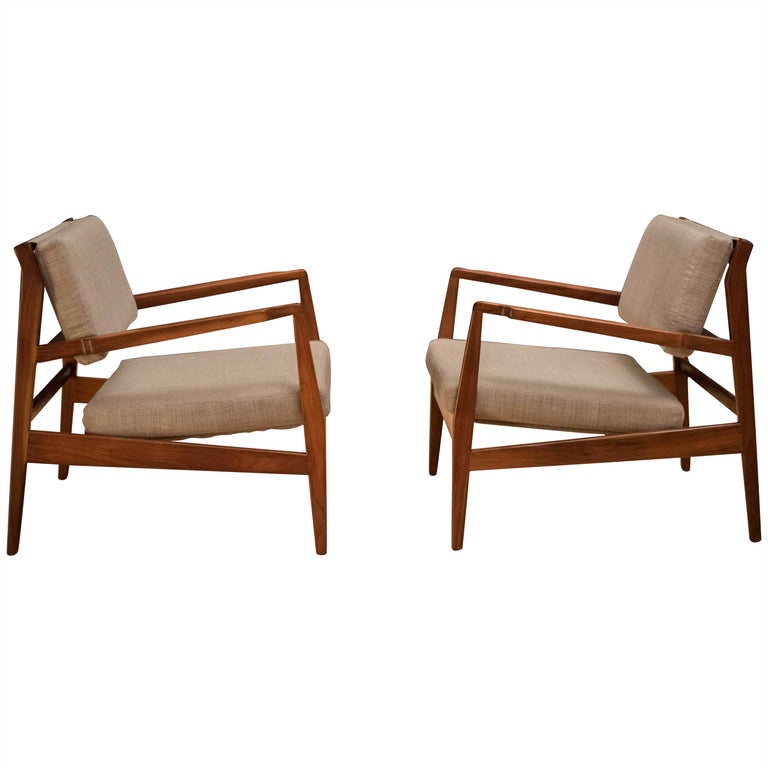 Vintage Pair Of Walnut Lounge Chairs By Jens Risom For At 1stdibs Vintage Pair Of Walnut Lounge Chairs By Jens Risom For