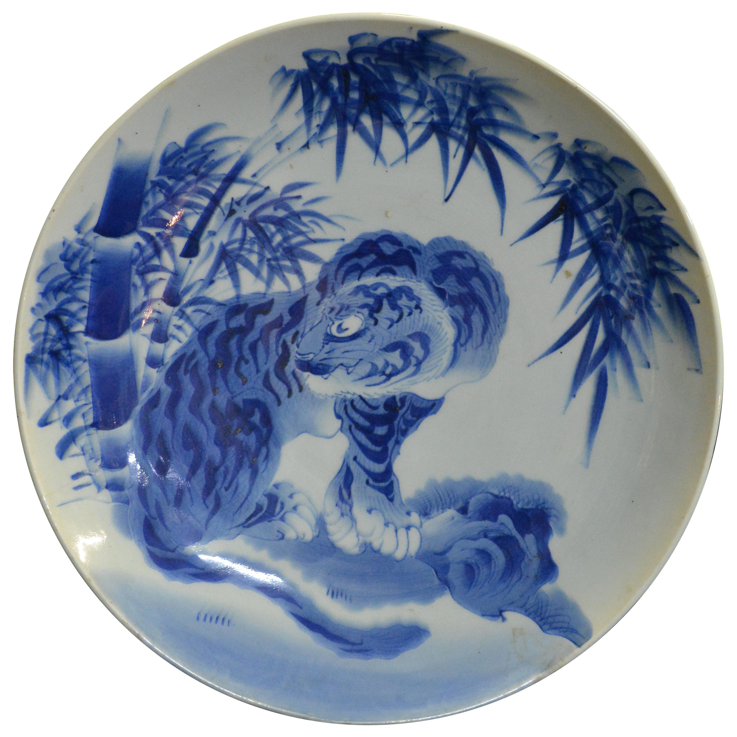Meiji Period Venerable Tiger Japanese Charger, 19th Century For Sale
