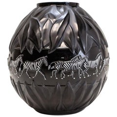 Vaso Lalique France in vetro artistico e smalto Tanzania Nero