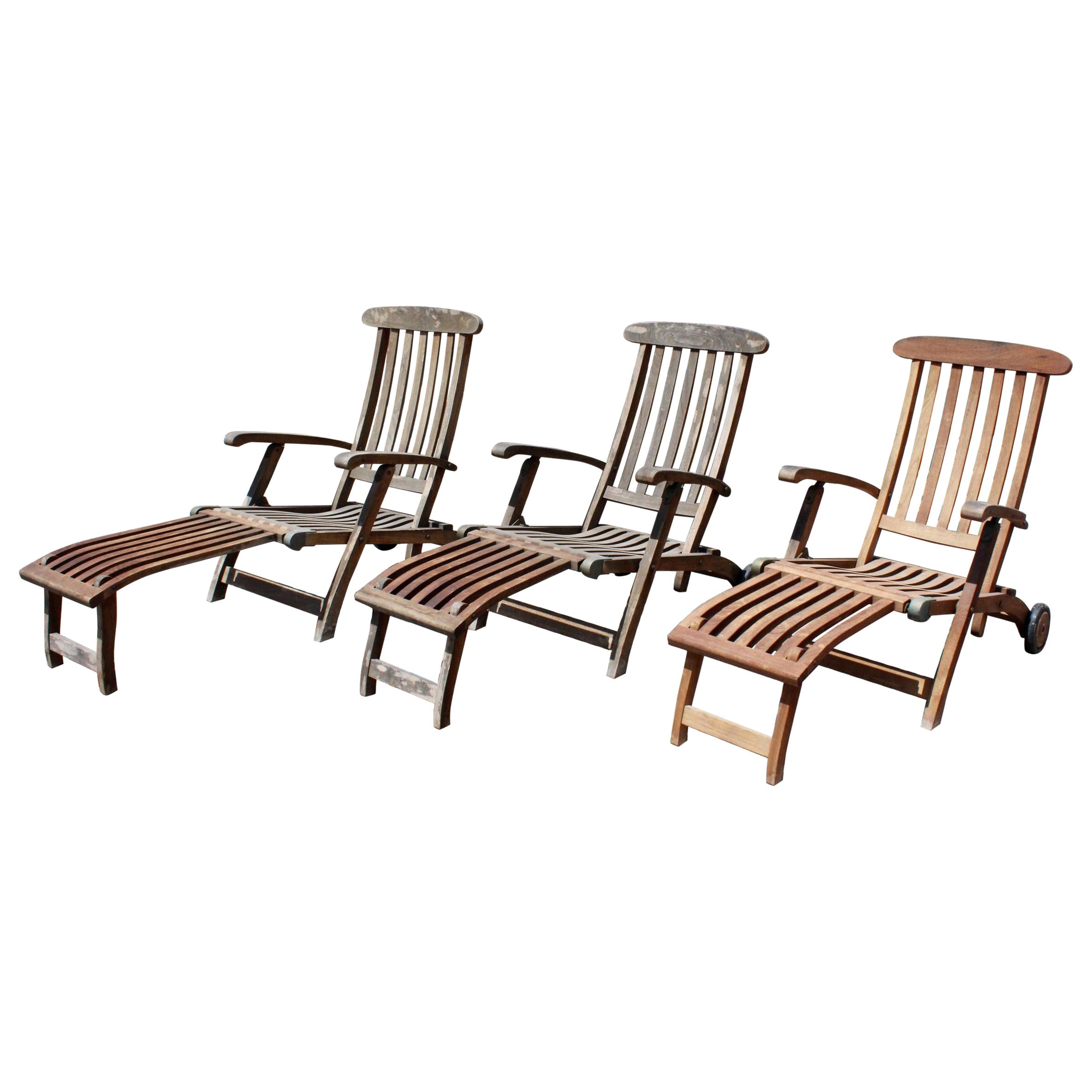 1980 Ensemble de trois chaises longues en bois de teck anglais