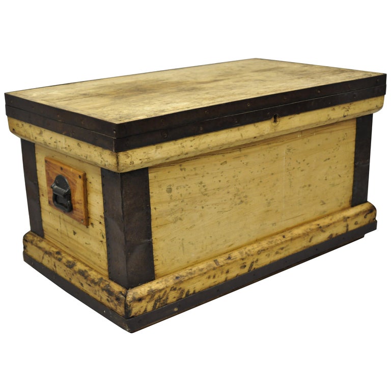 Painted Indian Trunk Coffee Table For At 1stdibs Antique Wood And Cast Iron Primitive Industrial Trunk Blanket Chest Coffee Table