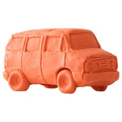 Sculpture de voiture miniature en porcelaine orange pêche « Van pêche »
