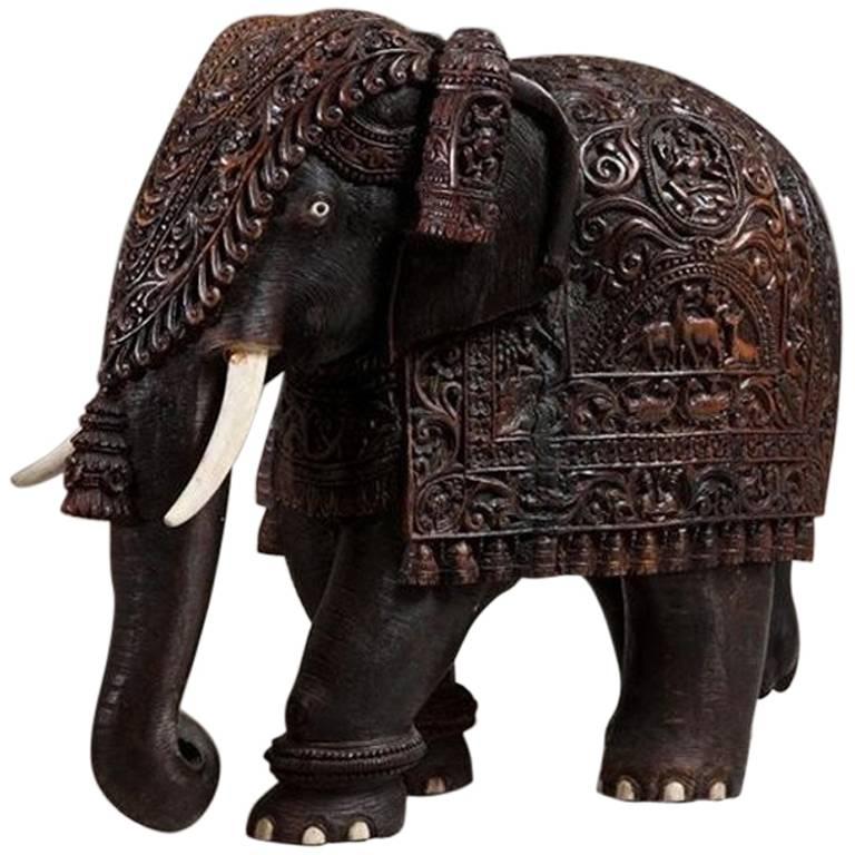 Éléphant indien en bois de feuillus 