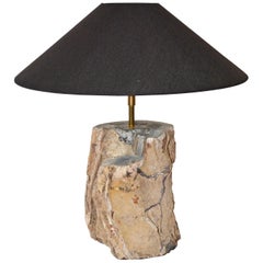 Lampe vintage en bois pétrifié et abat-jour en lin