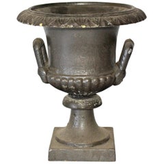 Ancienne urne de jardin en fonte