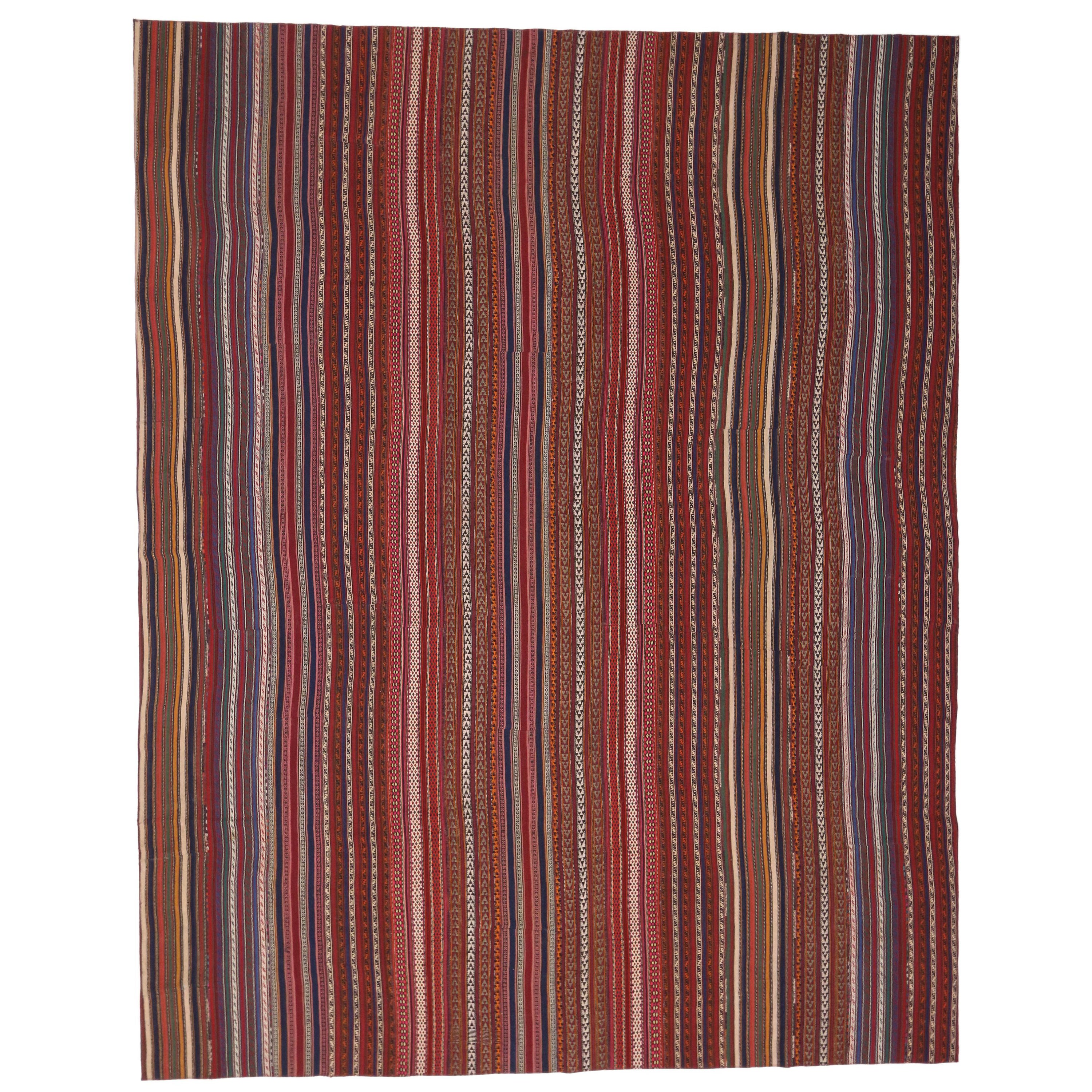 Tapis Kilim turc vintage à rayures avec cabine rustique moderne