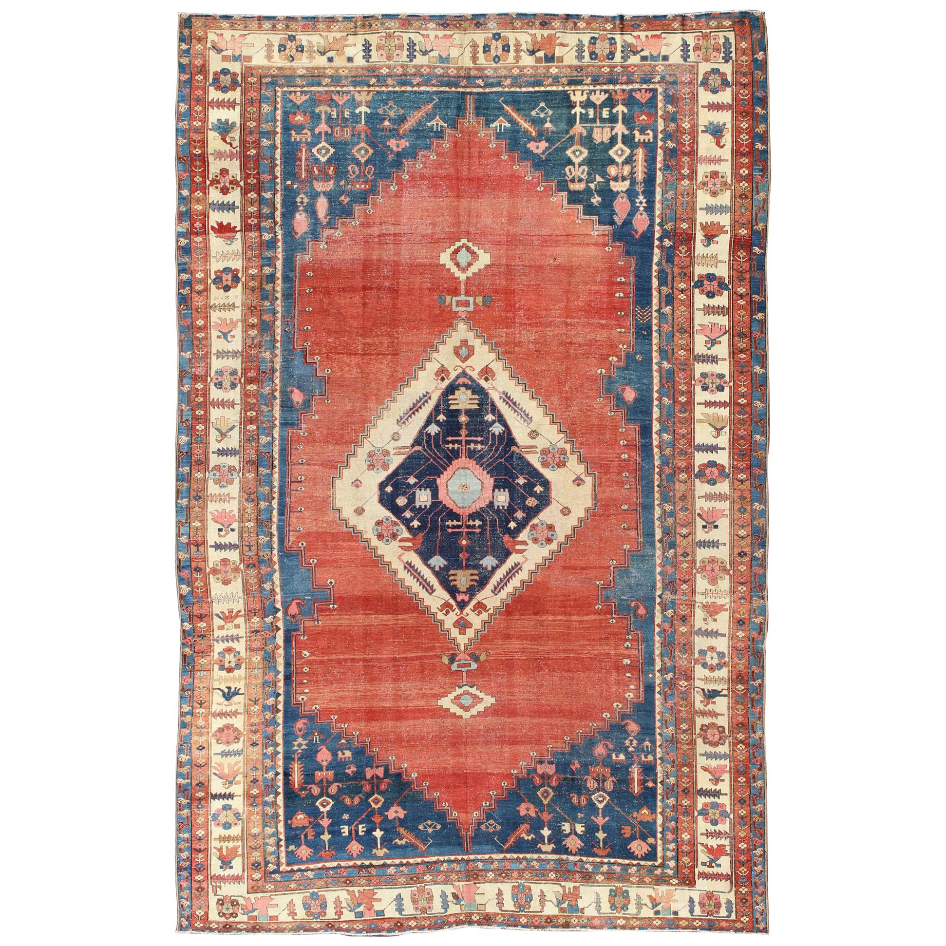 Fein gewebter antiker persischer Bakhshaiesh-Teppich aus dem 19. Jahrhundert in Rostrot und Blau