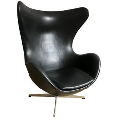 Ikonischer Arne Jacobsen 3316 Egg Chair in schwarzem Leder von 1975