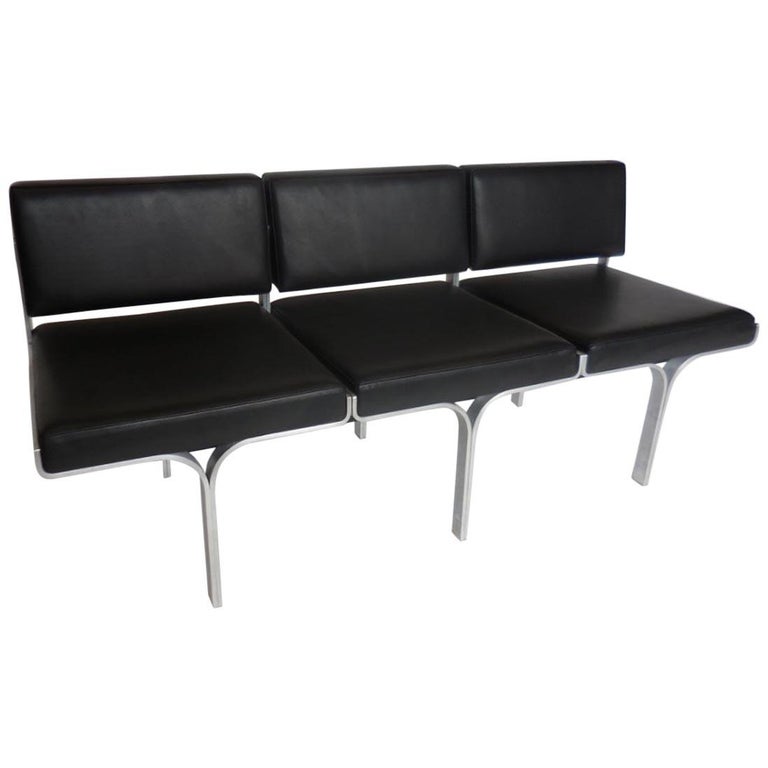 MidCentury Modern Burgundy Leather Settee For Sale at 1stdibs