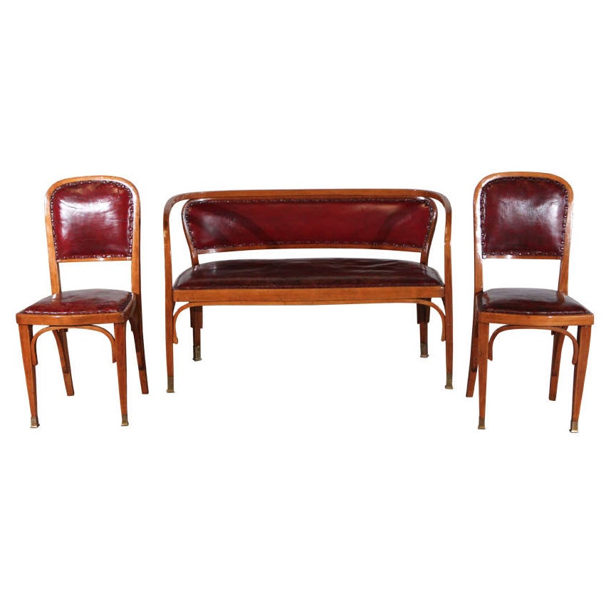 Sillón Gustav Siegel y pareja de banquetas