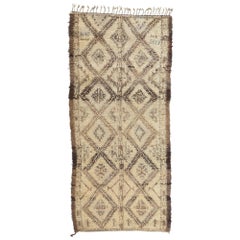 Marokkanischer Beni MGuild Vintage Beni MGuild-Teppich, kohärent, Gemütlichkeit trifft auf subtilen Shibui
