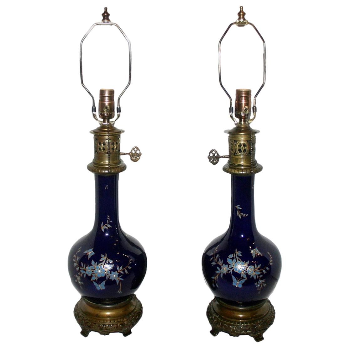 Paar französische Porzellan-Tischlampen im Angebot