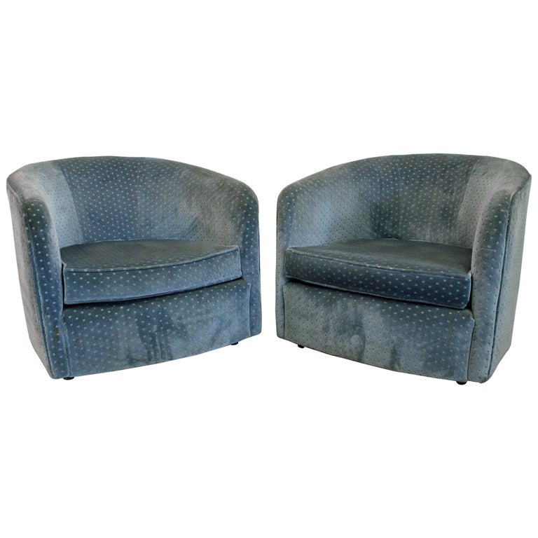 club chair with wheels distressed leather pair of midcentury modern swivel club chairs on wheels for sale at 1stdibs club chair with wheels distressed leather pair of midcentury modern swivel club chairs on wheels for sale at 1stdibs