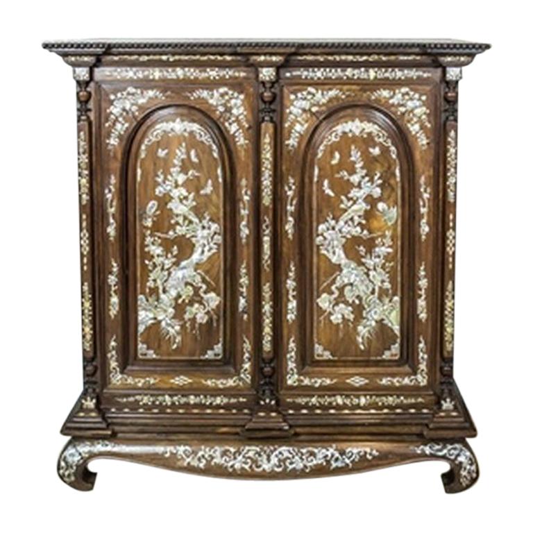 Oriental Cabinet With Mother Of Pearl Turn The 19th And 20th Oriental Cabinet With Mother Of Pearl Turn The 19th And 20th Century